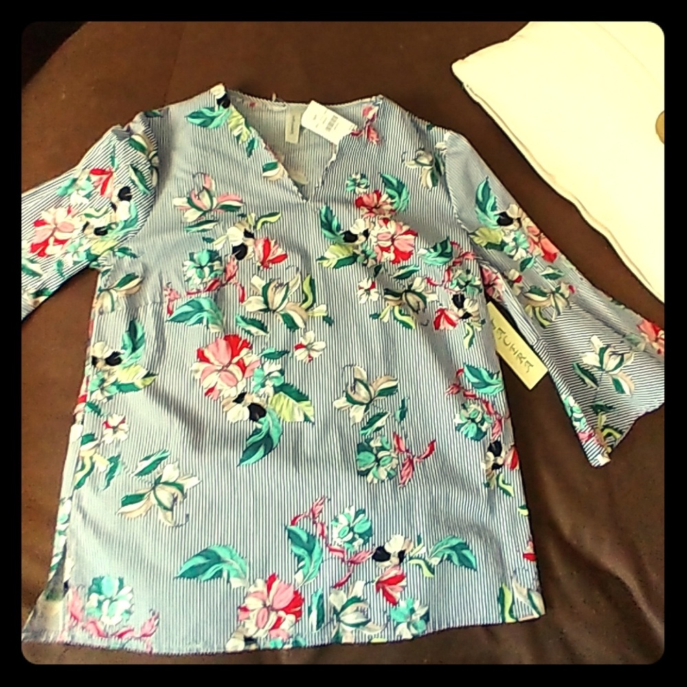 NWT 4 Sleeves Floral Tacera Top S